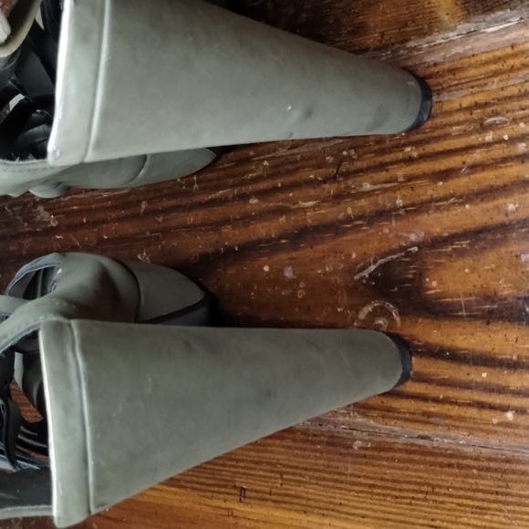 Stilettos - Picture 3 of 3